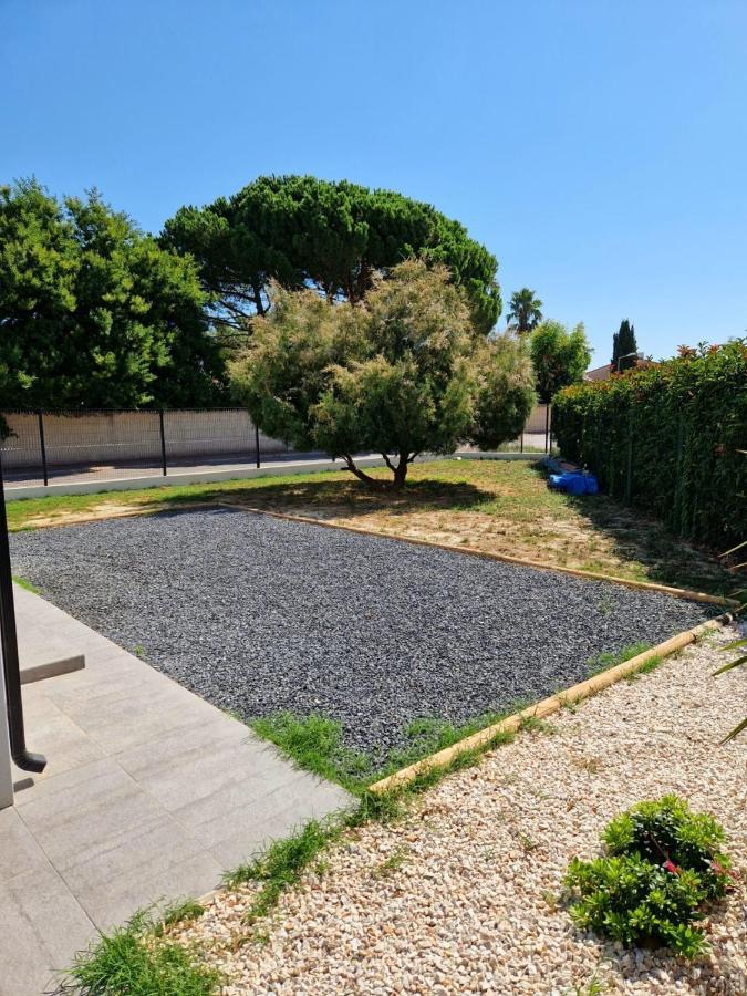 Havre De Paix Jardin Parking Proche Du Bord De Mer Сент-Марі-ла-Мер Екстер'єр фото